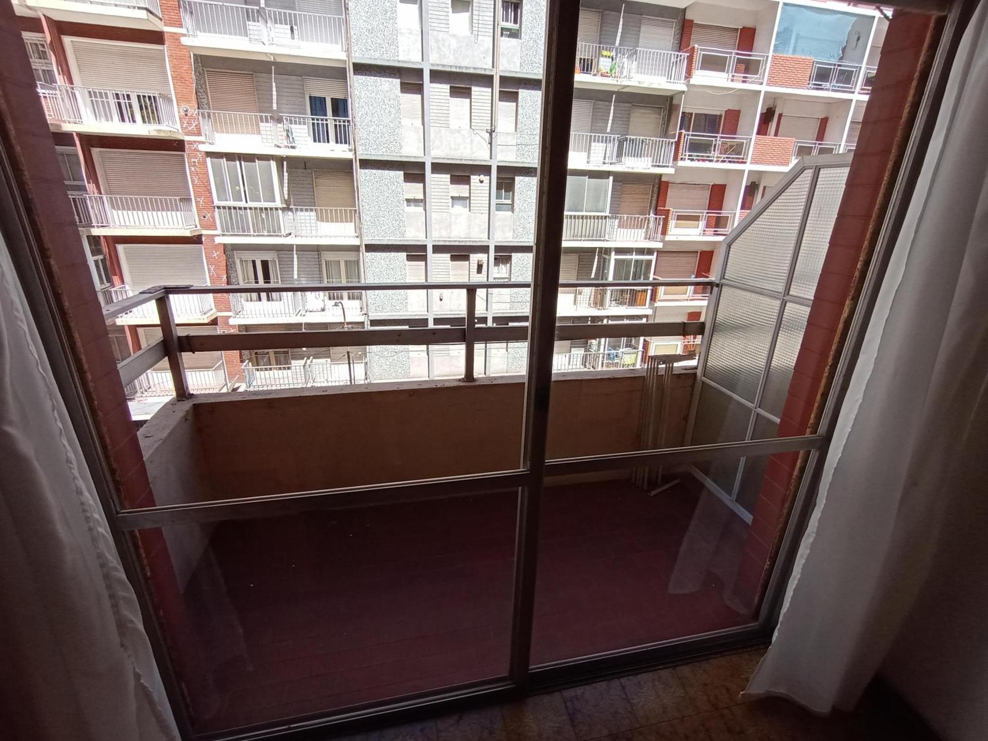 Efdepartamentos Plaza Colon Con Balcon A La Calle Y Cochera Auto *