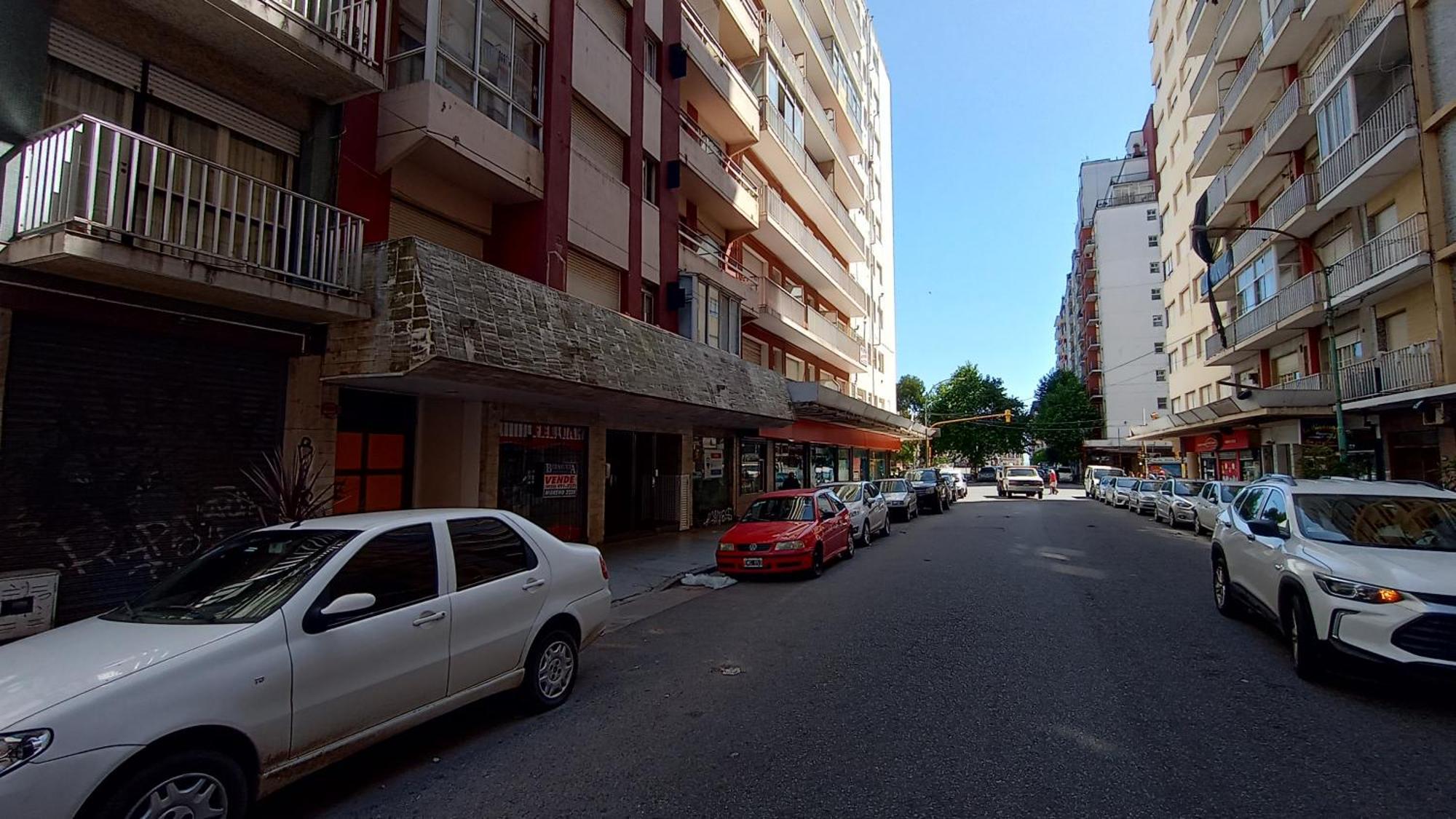 Efdepartamentos Plaza Colon Con Balcon A La Calle Y Cochera Auto Apartamento